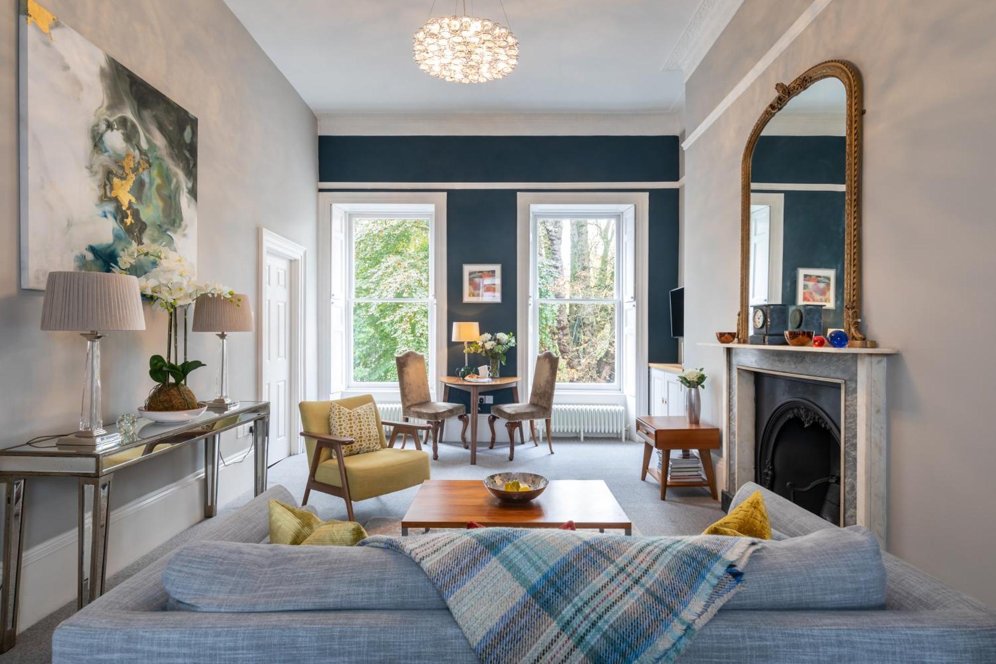 Spacious, Light-Filled Central Period Apartment Bath Exterior foto